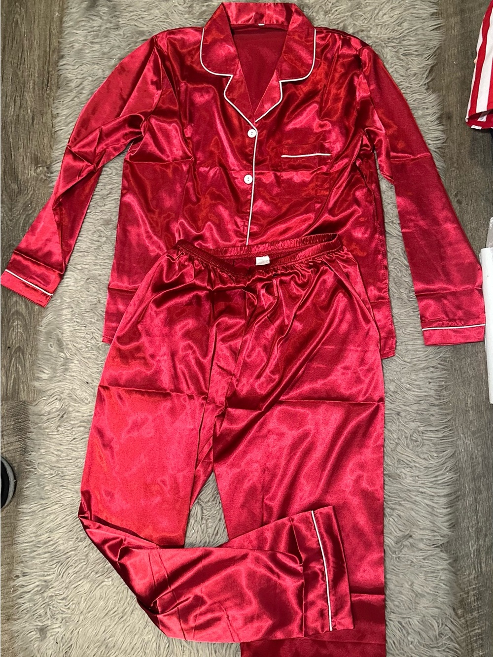 Womenโs Red Satin Pajama Set Size L Long Sleeve Button Front White Piping